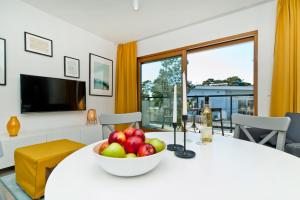 Televízia a/alebo spoločenská miestnosť v ubytovaní BlueApart Verano Residence