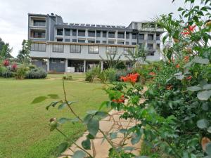 Κήπος έξω από το The Willis Hotel, Bomet