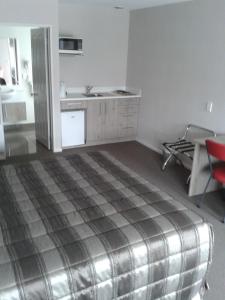 Postel nebo postele na pokoji v ubytování Carramar Motor Inn
