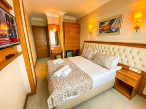 Postel nebo postele na pokoji v ubytování Mekke Hotel Istanbul