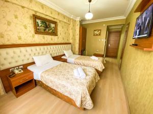 Postel nebo postele na pokoji v ubytování Mekke Hotel Istanbul
