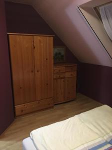 Ein Bett oder Betten in einem Zimmer der Unterkunft Centrum Vendégház