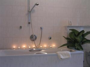 Koupelna v ubytování Hotel Restaurant Marbella