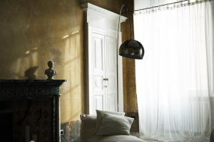 Postel nebo postele na pokoji v ubytování Palazzo Albricci Peregrini