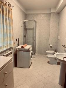 Ένα μπάνιο στο La Casa di Pedro