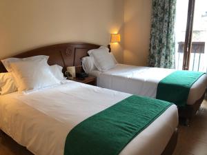 En eller flere senge i et værelse på Hotel Soldeu Maistre