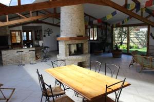 Εστιατόριο ή άλλο μέρος για φαγητό στο Les Gîtes KARMA +13 φωτογραφίες