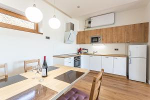 Kuchyň nebo kuchyňský kout v ubytování Mountain Apartment Panorama Klinovec + 10 fotografií