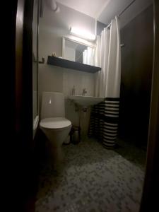 Salle de bains dans l'établissement Sirena Guest House
