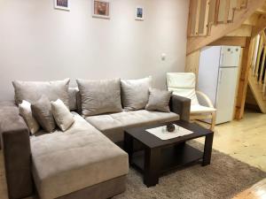 Istumisnurk majutusasutuses Apartmani Sredojevic