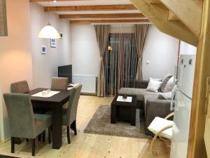 Istumisnurk majutusasutuses Apartmani Sredojevic