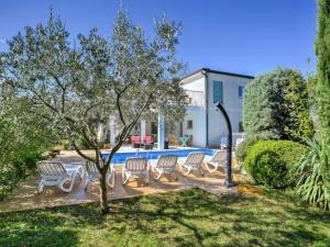 Bazén v ubytování Apartments Siparis with Pool nebo v jeho okolí