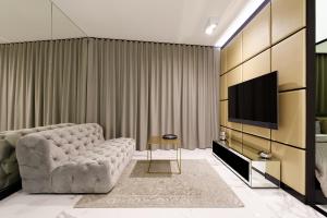 Μια τηλεόραση ή/και κέντρο ψυχαγωγίας στο Super-Apartamenty VIP Jacuzzi