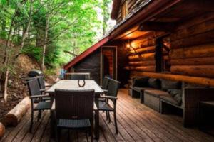 Gallery image of Sitka Alpine Log Cabin in Whistler