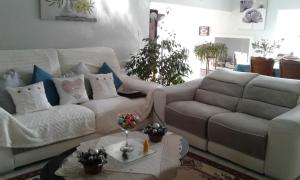 Galeriebild der Unterkunft Les Hirondelles Du Paradis 6 rue des Oiseaux in Beaulieu-sur-Sonnette