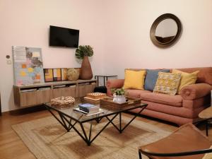 a living room with a couch and a coffee table at Guia Guest House in São Bartolomeu de Messines