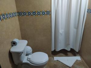 A bathroom at Hotel Posada Las Casas