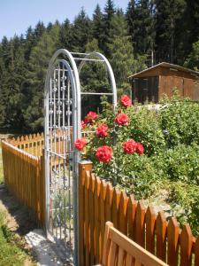 Vonkajšia záhrada v ubytovaní Stroneggerhof