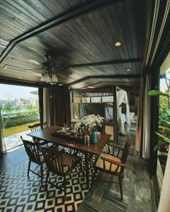 a dining room with a table and chairs at Minh Boutique in Danang