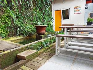 Κήπος έξω από το Jeng Tini Guest House
