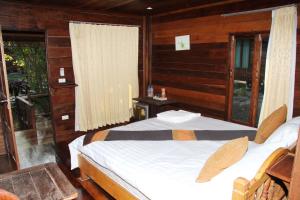 Postel nebo postele na pokoji v ubytování Burilamplai Resort บุรีลำปลาย รีสอร์ท