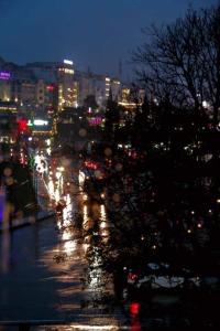 Výhled na řeku, která protéká v blízkosti hotelu