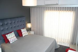 מיטה או מיטות בחדר ב-Apartamento luminoso Urb. Quinta das Palmeiras