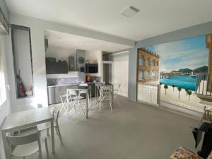 a kitchen and living room with a painting of a building at Palermo City Room in Palermo