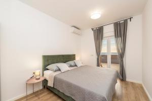A bed or beds in a room at Villa Eni apartments 1