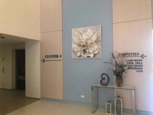 a lobby with a picture of a flower on the wall at Khentdrick's Place at Holland Park Southwoods in Biñan
