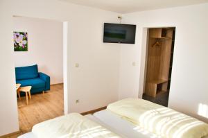 Postel nebo postele na pokoji v ubytování Hotel Gasthof Altmann