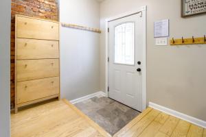 Gallery image of The Gray House by Gallaudet 4 BR 3 BA in Washington