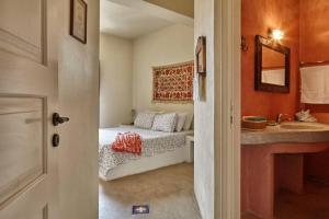 A bed or beds in a room at Summer House in Santorini