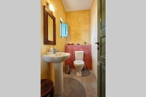 A bathroom at Summer House in Santorini
