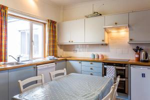 Gallery image of Beach Front Flat, Brodick in Brodick