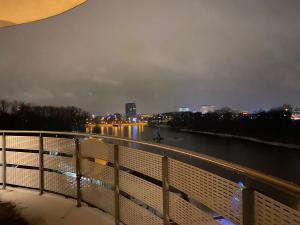 Balkon lub taras w obiekcie Family & Business Sauna Apartments Klonowa nad Zalewem, Unikat SPA - 2 Bedroom with Private Sauna, Jacuzzi, Air Conditioning, Garage - The Highest Standard!