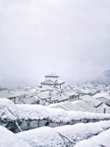 Casa Rural La Maquinilla during the winter