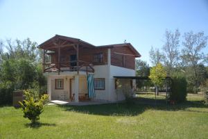 a house in a field with a grass yard at Aguila Blanca in Mina Clavero