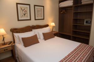 Säng eller sängar i ett rum på Del Bosque Apart Hotel