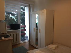 Televízia a/alebo spoločenská miestnosť v ubytovaní Apartamenty Przy Plaży Gdynia Orłowo