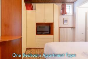 A bed or beds in a room at Santo Stefano Apartments - BolognaRooms