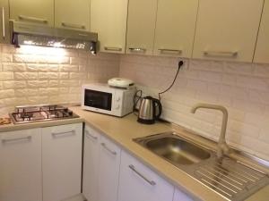 Een keuken of kitchenette bij Friendly Apartment