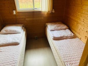 Postel nebo postele na pokoji v ubytování Hummingen Camping hus 2 + 3 fotografie
