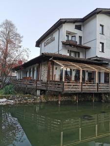 Gallery image of Семеен хотел Смолена in Smilyan