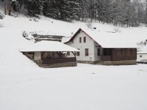 Chalupa Tomášek v blízkosti ski areálu v zime