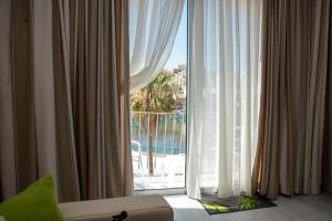 Balkón nebo terasa v ubytování B & S Accommodation Sea View Apartment Marsascala, Malta