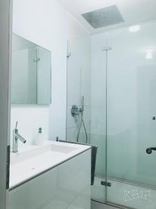 Koupelna v ubytování Luxus 2 Zi Apartment in Bestlage Frankfurt + Klima