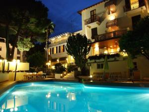 Bazén v ubytování Coccodrillo Hotel & Apartments nebo v jeho okolí