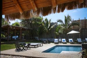 Bazén v ubytování Origenes Spa & Lodging nebo v jeho okolí