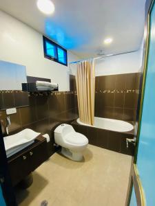 Koupelna v ubytování Hotel Montecarlo + 31 fotografií